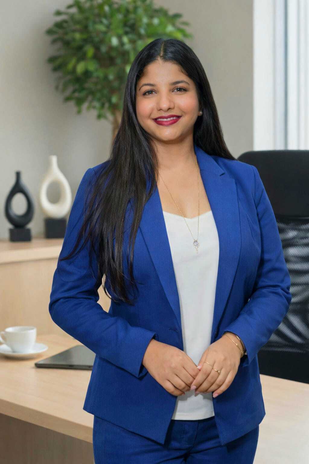 Dra. Milene Santos em ambiente de consultório